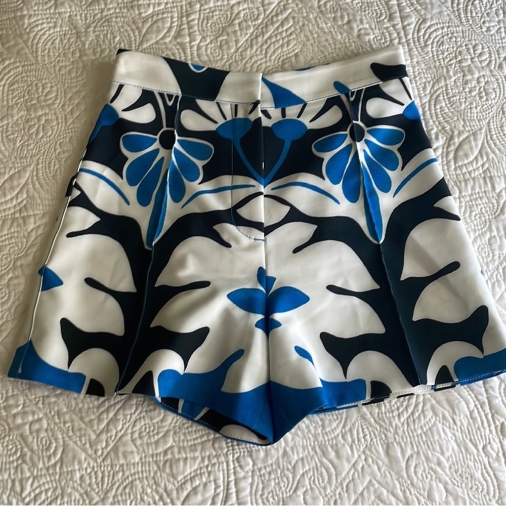 Floral short